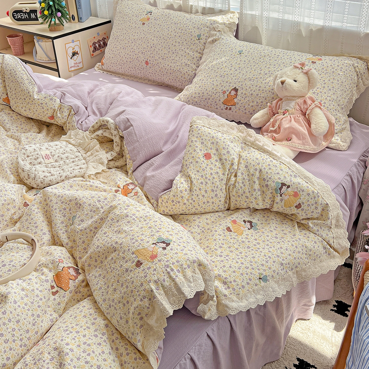 91家纺网 家纺一手货源 找家纺 富米莱（原臻工厂） 2025新款全棉蝴蝶花边热销款韩式云感亲肤棉床盖床裙四件套 可爱小女孩（蝴蝶花边款）