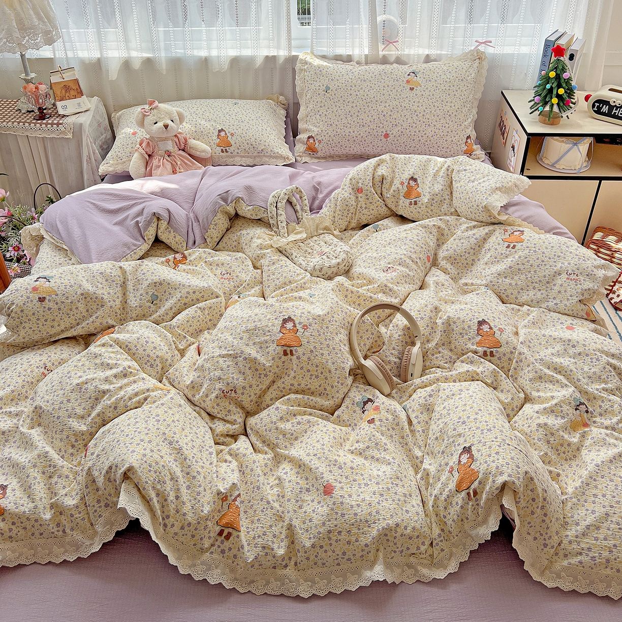 91家纺网 家纺一手货源 找家纺 富米莱（原臻工厂） 2025新款全棉蝴蝶花边热销款韩式云感亲肤棉床盖床裙四件套 可爱小女孩（蝴蝶花边款）