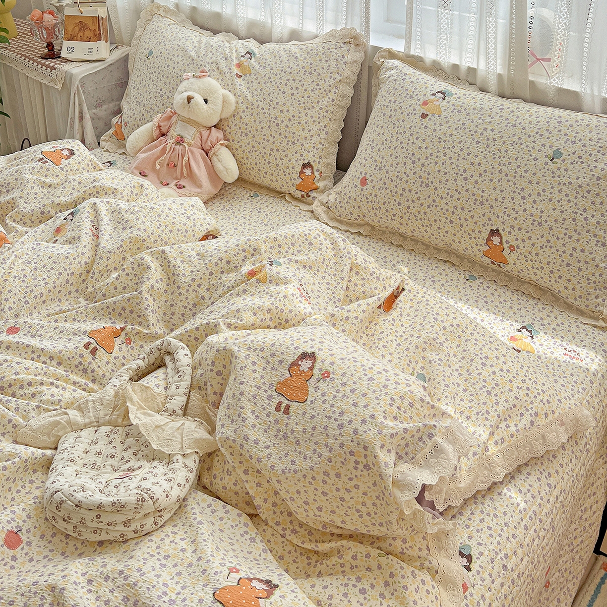 91家纺网 家纺一手货源 找家纺 富米莱（原臻工厂） 2025新款全棉蝴蝶花边热销款韩式云感亲肤棉床盖床裙四件套 可爱小女孩（蝴蝶花边款）