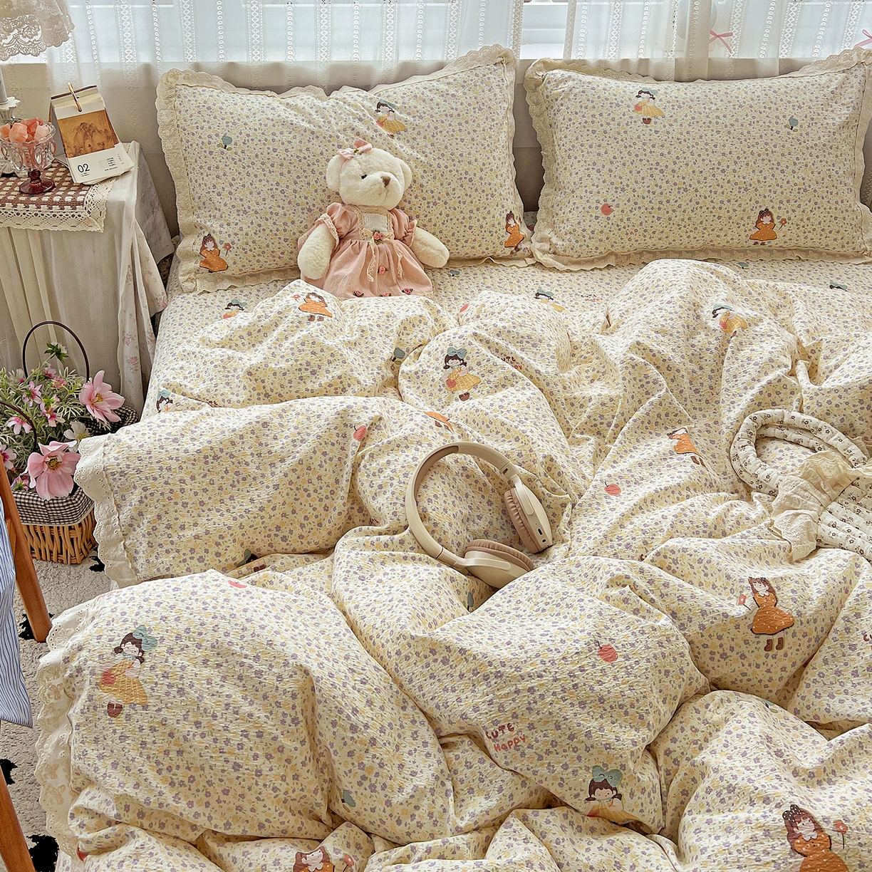 91家纺网 家纺一手货源 找家纺 富米莱（原臻工厂） 2025新款全棉蝴蝶花边热销款韩式云感亲肤棉床盖床裙四件套 可爱小女孩（蝴蝶花边款）