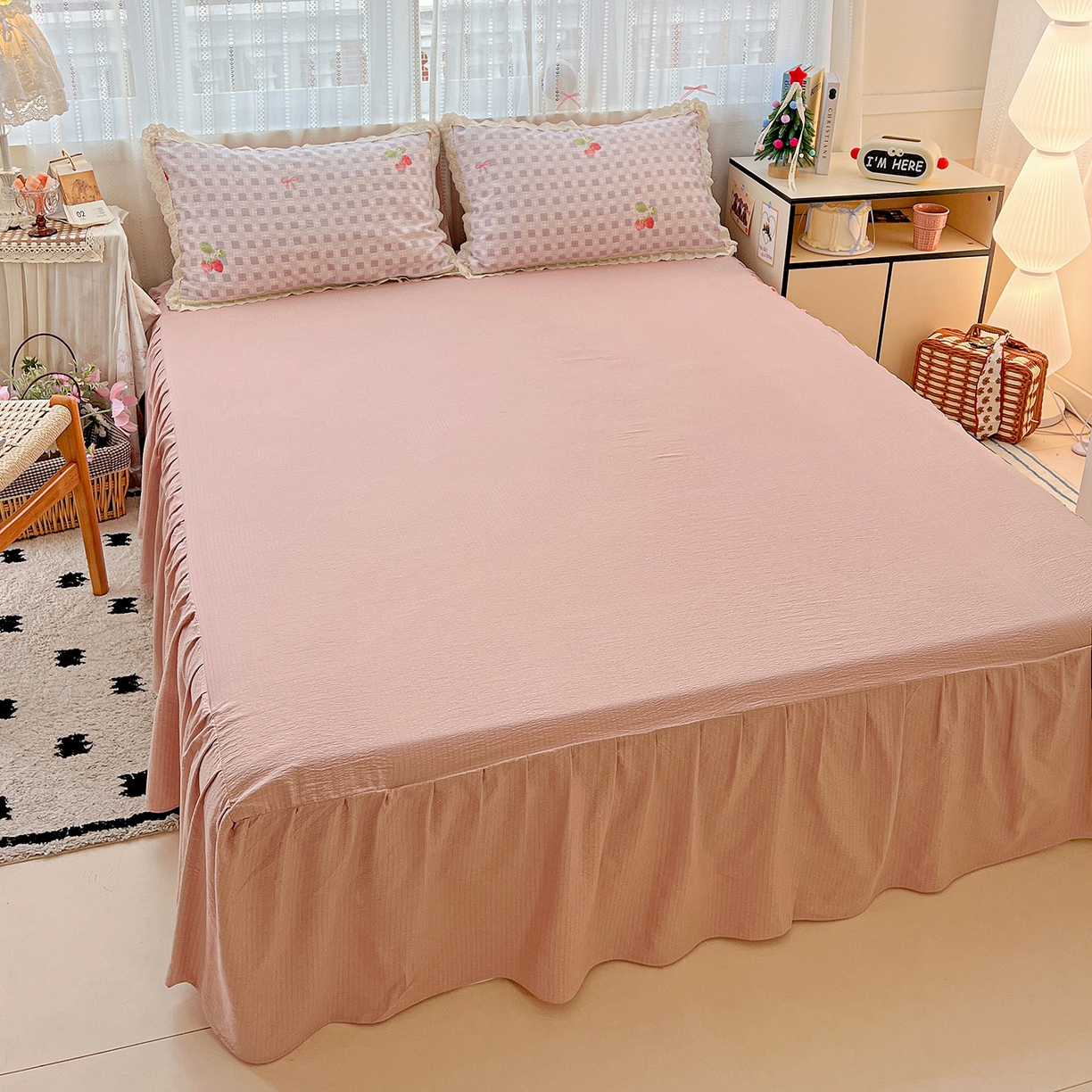 91家纺网 家纺一手货源 找家纺 富米莱（原臻工厂） 2025新款全棉蝴蝶花边热销款韩式云感亲肤棉床盖床裙四件套 有草莓的地方（蝴蝶花边款）