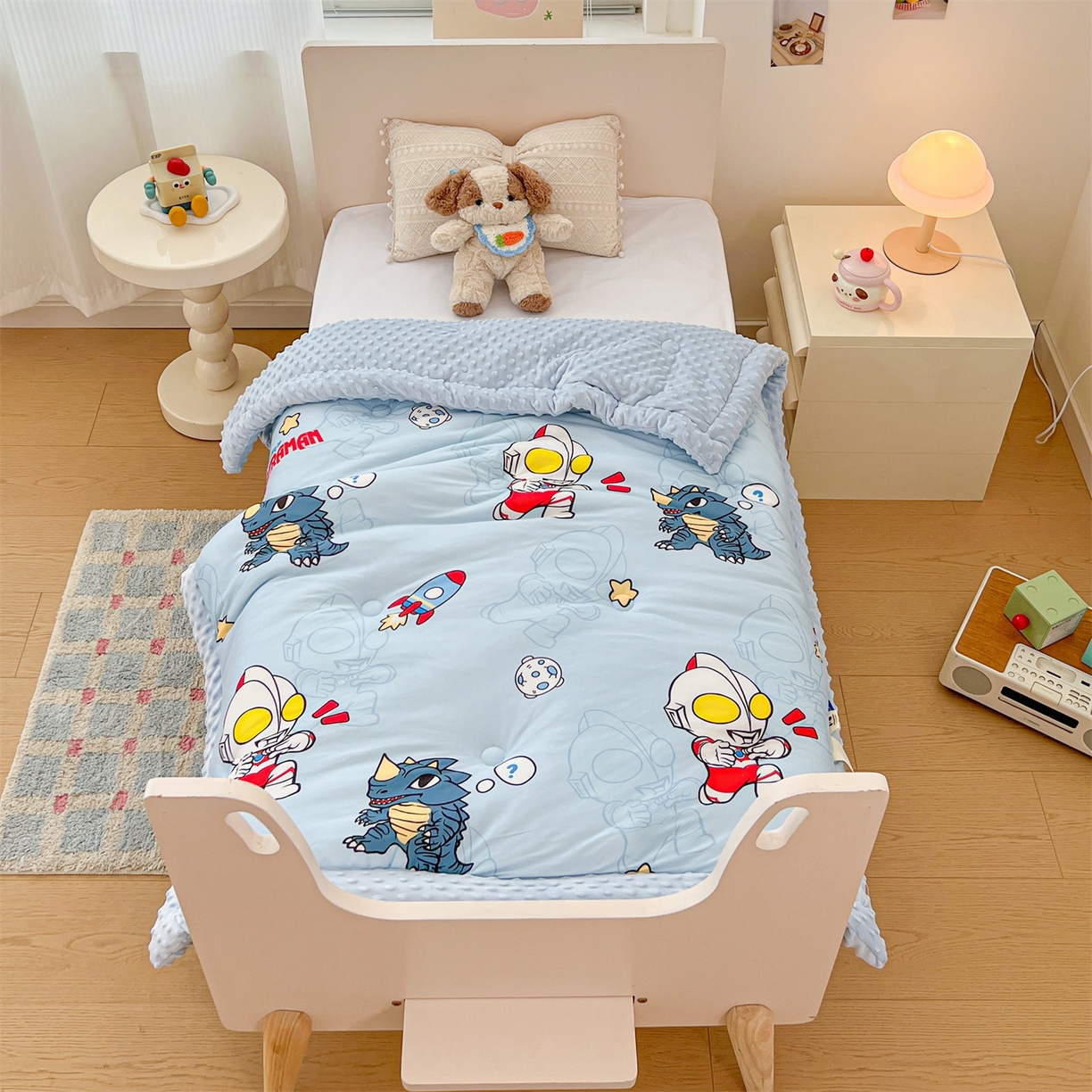 91家纺网 家纺一手货源 找家纺 名兮家居 2025秋冬新款母婴级经典奥特曼三丽鸥豆豆被 被子被芯 奥特勇士