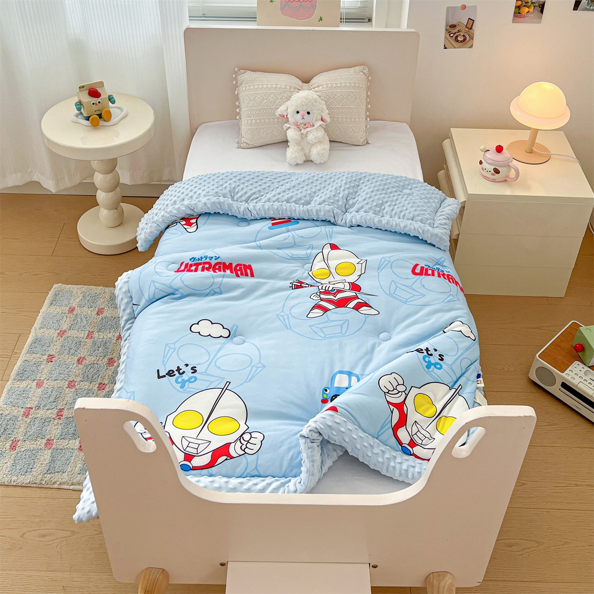 91家纺网 家纺一手货源 找家纺 名兮家居 2025秋冬新款母婴级经典奥特曼三丽鸥豆豆被 被子被芯 奥特兄弟