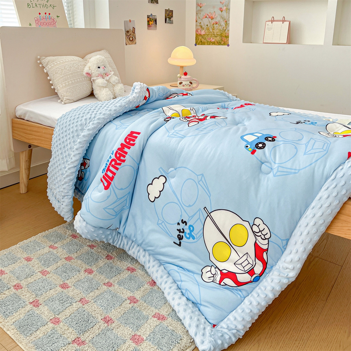 91家纺网 家纺一手货源 找家纺 名兮家居 2025秋冬新款母婴级经典奥特曼三丽鸥豆豆被 被子被芯 奥特兄弟