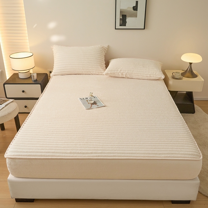 91家纺网 家纺一手货源 找家纺 欧邦 2025新款兔兔绒牛奶绒抽条床笠 抽条床笠-本白