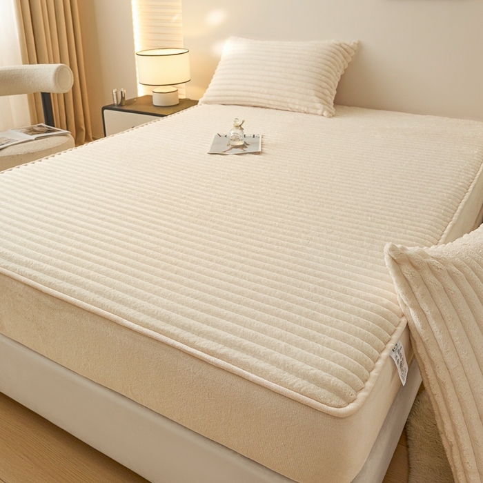 91家纺网 家纺一手货源 找家纺 欧邦 2025新款兔兔绒牛奶绒抽条床笠 抽条床笠-本白