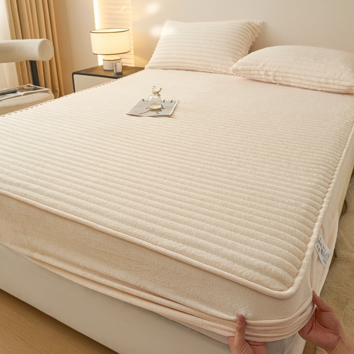 91家纺网 家纺一手货源 找家纺 欧邦 2025新款兔兔绒牛奶绒抽条床笠 抽条床笠-本白