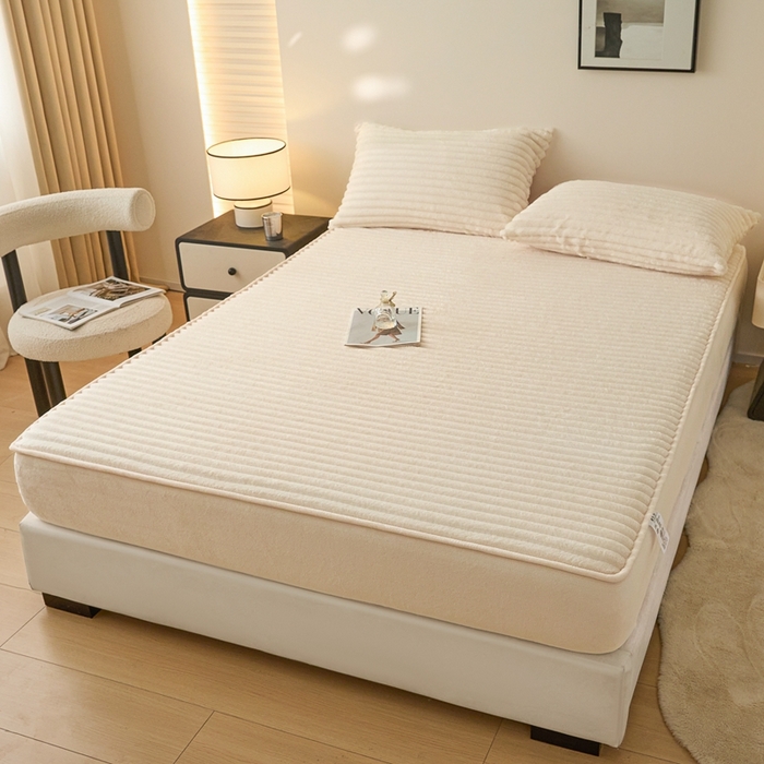 91家纺网 家纺一手货源 找家纺 欧邦 2025新款兔兔绒牛奶绒抽条床笠 抽条床笠-本白