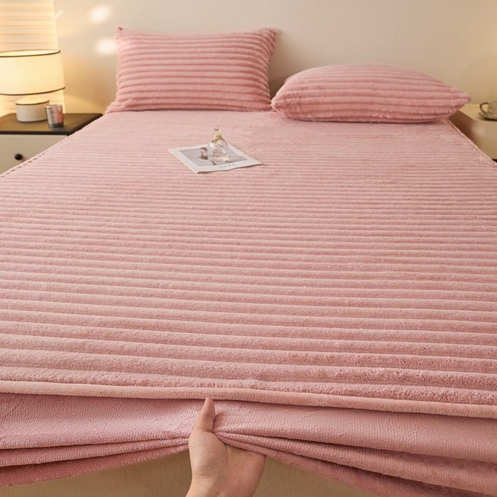 91家纺网 家纺一手货源 找家纺 欧邦 2025新款兔兔绒牛奶绒抽条床笠 抽条床笠-豆沙