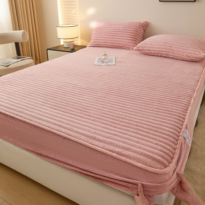 91家纺网 家纺一手货源 找家纺 欧邦 2025新款兔兔绒牛奶绒抽条床笠 抽条床笠-豆沙