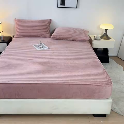 91家纺网 家纺一手货源 找家纺 欧邦 2025新款兔兔绒牛奶绒抽条床笠 抽条床笠-豆沙