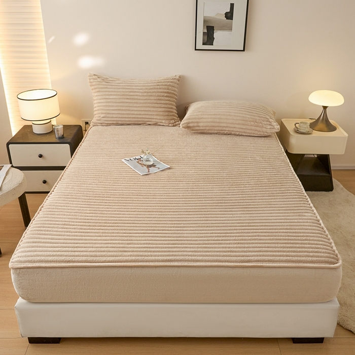 91家纺网 家纺一手货源 找家纺 欧邦 2025新款兔兔绒牛奶绒抽条床笠 抽条床笠-卡其