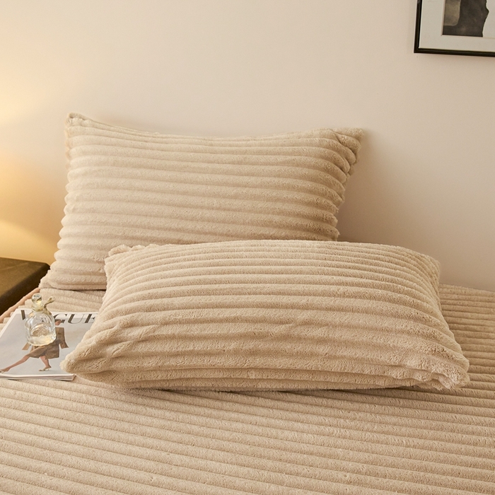 91家纺网 家纺一手货源 找家纺 欧邦 2025新款兔兔绒牛奶绒抽条床笠 抽条床笠-卡其