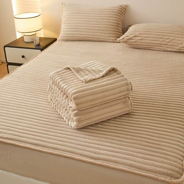 91家纺网 家纺一手货源 找家纺 欧邦 2025新款兔兔绒牛奶绒抽条床笠 抽条床笠-卡其