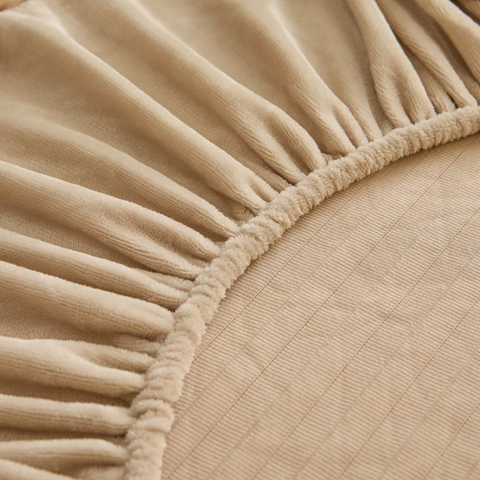 91家纺网 家纺一手货源 找家纺 欧邦 2025新款兔兔绒牛奶绒抽条床笠 抽条床笠-卡其