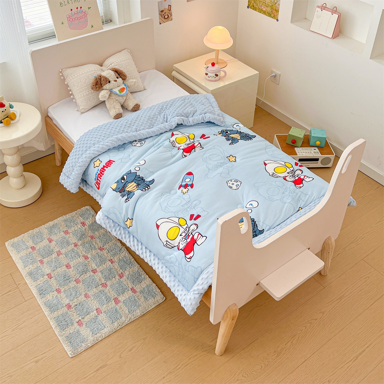 91家纺网 家纺一手货源 找家纺 名兮家居 2025秋冬新款母婴级经典奥特曼三丽鸥豆豆被 被子被芯 奥特勇士