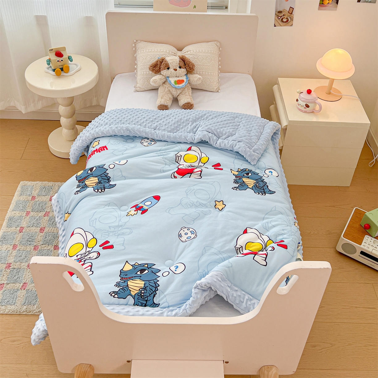 91家纺网 家纺一手货源 找家纺 名兮家居 2025秋冬新款母婴级经典奥特曼三丽鸥豆豆被 被子被芯 奥特勇士