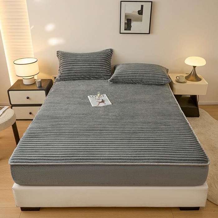 91家纺网 家纺一手货源 找家纺 欧邦 2025新款兔兔绒牛奶绒抽条床笠 抽条床笠-深灰