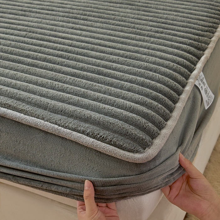 91家纺网 家纺一手货源 找家纺 欧邦 2025新款兔兔绒牛奶绒抽条床笠 抽条床笠-深灰
