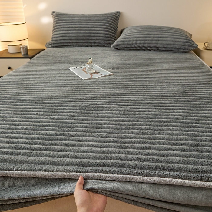 91家纺网 家纺一手货源 找家纺 欧邦 2025新款兔兔绒牛奶绒抽条床笠 抽条床笠-深灰