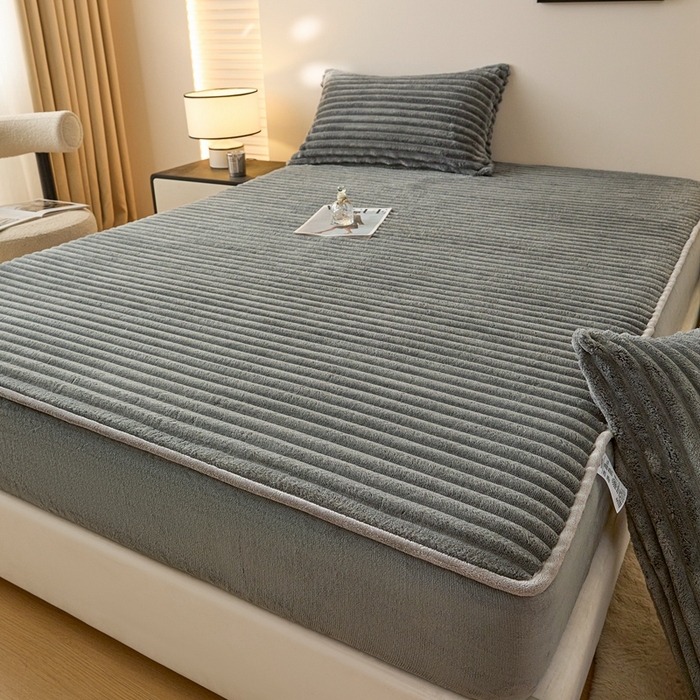 91家纺网 家纺一手货源 找家纺 欧邦 2025新款兔兔绒牛奶绒抽条床笠 抽条床笠-深灰