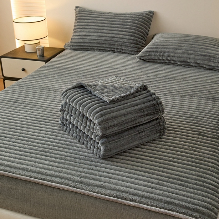 91家纺网 家纺一手货源 找家纺 欧邦 2025新款兔兔绒牛奶绒抽条床笠 抽条床笠-深灰