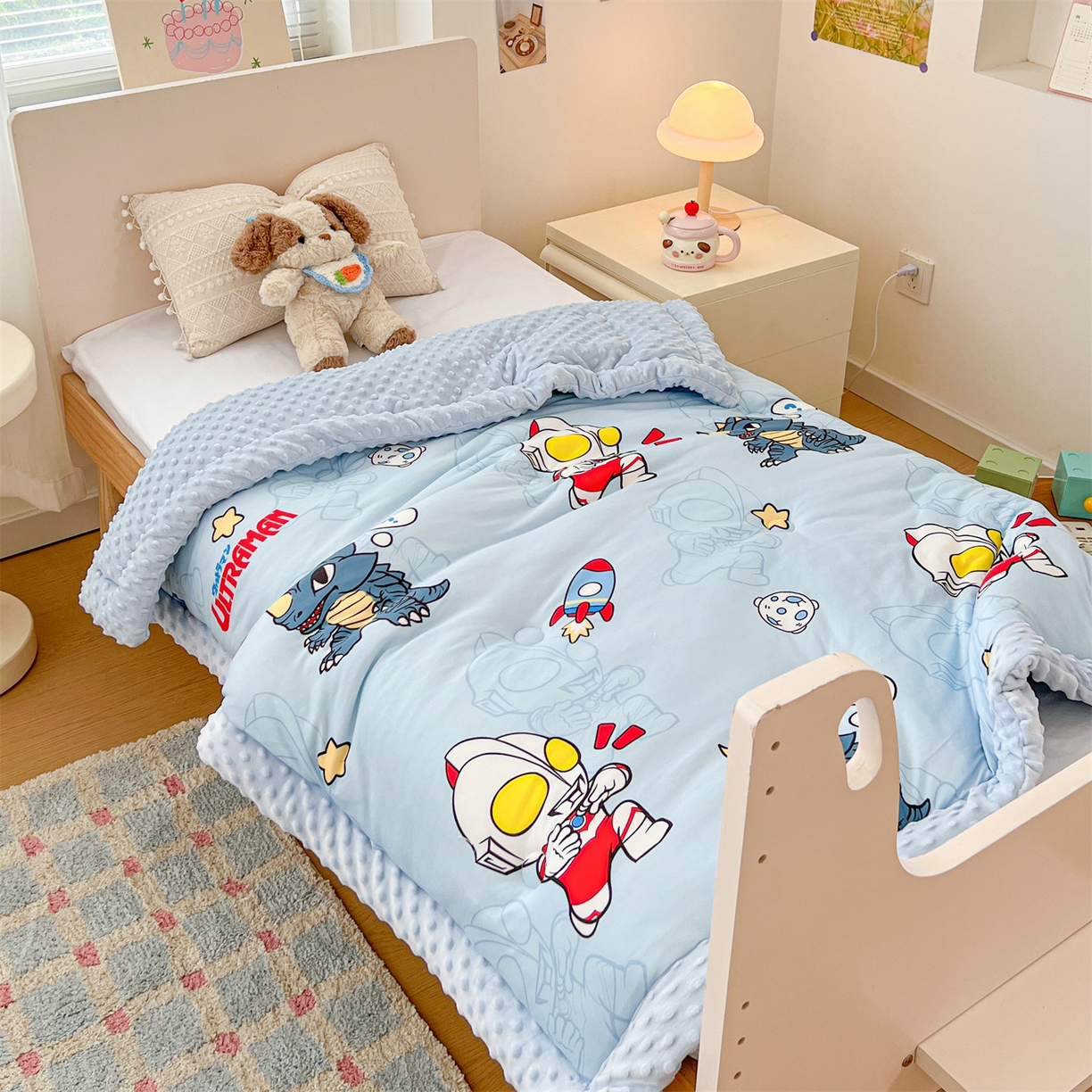 91家纺网 家纺一手货源 找家纺 名兮家居 2025秋冬新款母婴级经典奥特曼三丽鸥豆豆被 被子被芯 奥特勇士