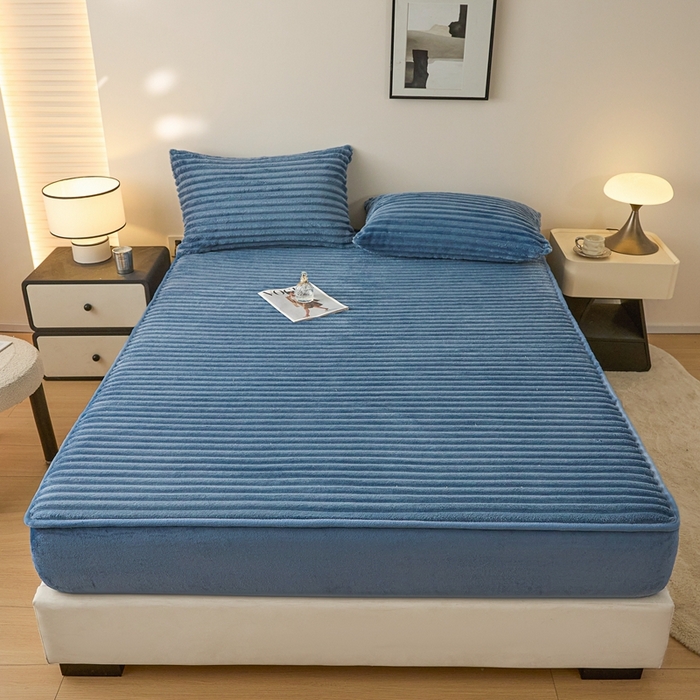 91家纺网 家纺一手货源 找家纺 欧邦 2025新款兔兔绒牛奶绒抽条床笠 抽条床笠-深蓝