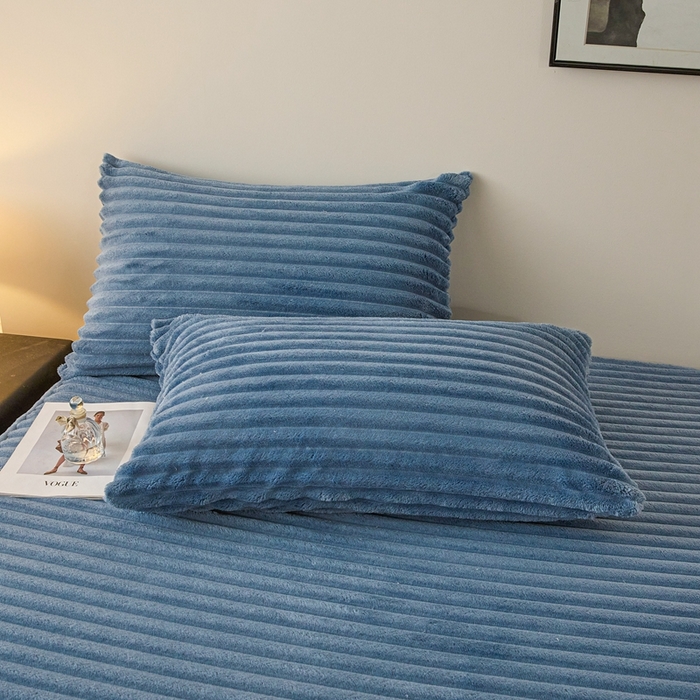 91家纺网 家纺一手货源 找家纺 欧邦 2025新款兔兔绒牛奶绒抽条床笠 抽条床笠-深蓝