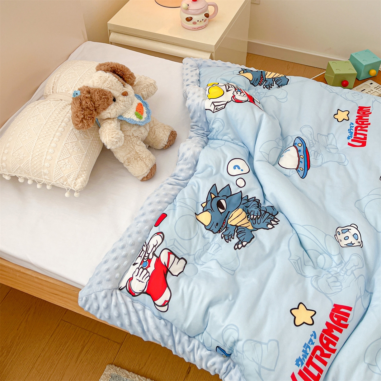 91家纺网 家纺一手货源 找家纺 名兮家居 2025秋冬新款母婴级经典奥特曼三丽鸥豆豆被 被子被芯 奥特勇士