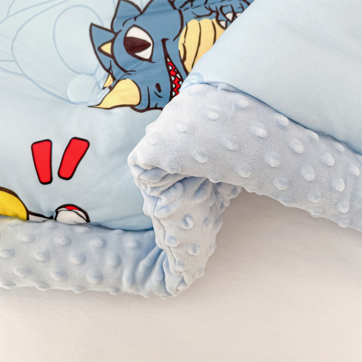 91家纺网 家纺一手货源 找家纺 名兮家居 2025秋冬新款母婴级经典奥特曼三丽鸥豆豆被 被子被芯 奥特勇士