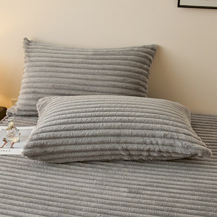 91家纺网 家纺一手货源 找家纺 欧邦 2025新款兔兔绒牛奶绒抽条床笠 抽条床笠-中灰