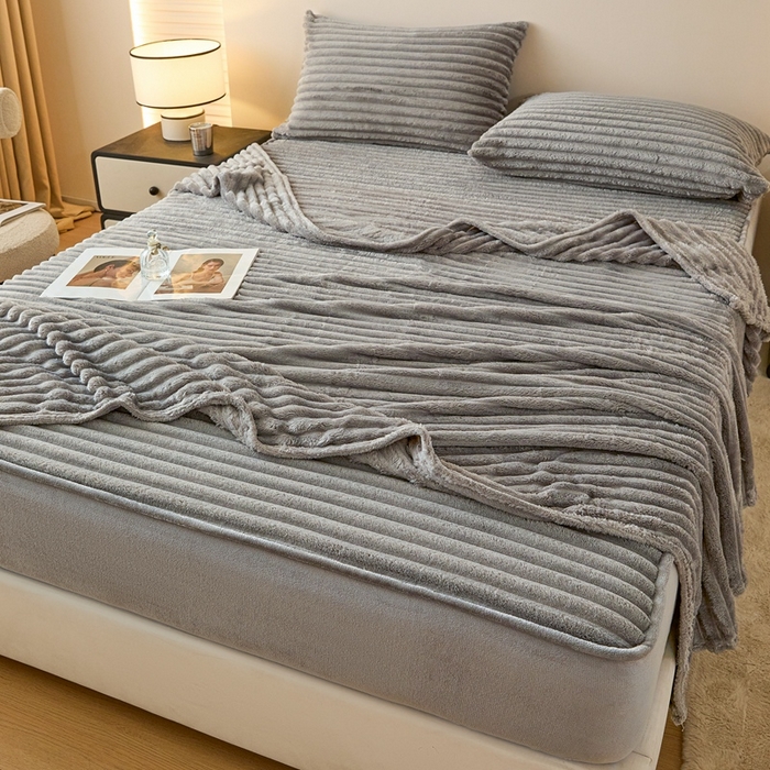 91家纺网 家纺一手货源 找家纺 欧邦 2025新款兔兔绒牛奶绒抽条床笠 抽条床笠-中灰