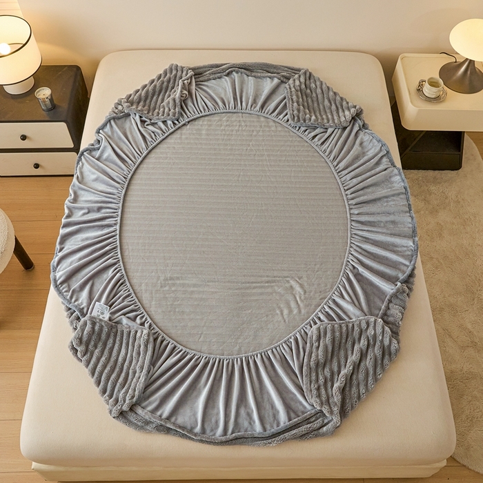 91家纺网 家纺一手货源 找家纺 欧邦 2025新款兔兔绒牛奶绒抽条床笠 抽条床笠-中灰