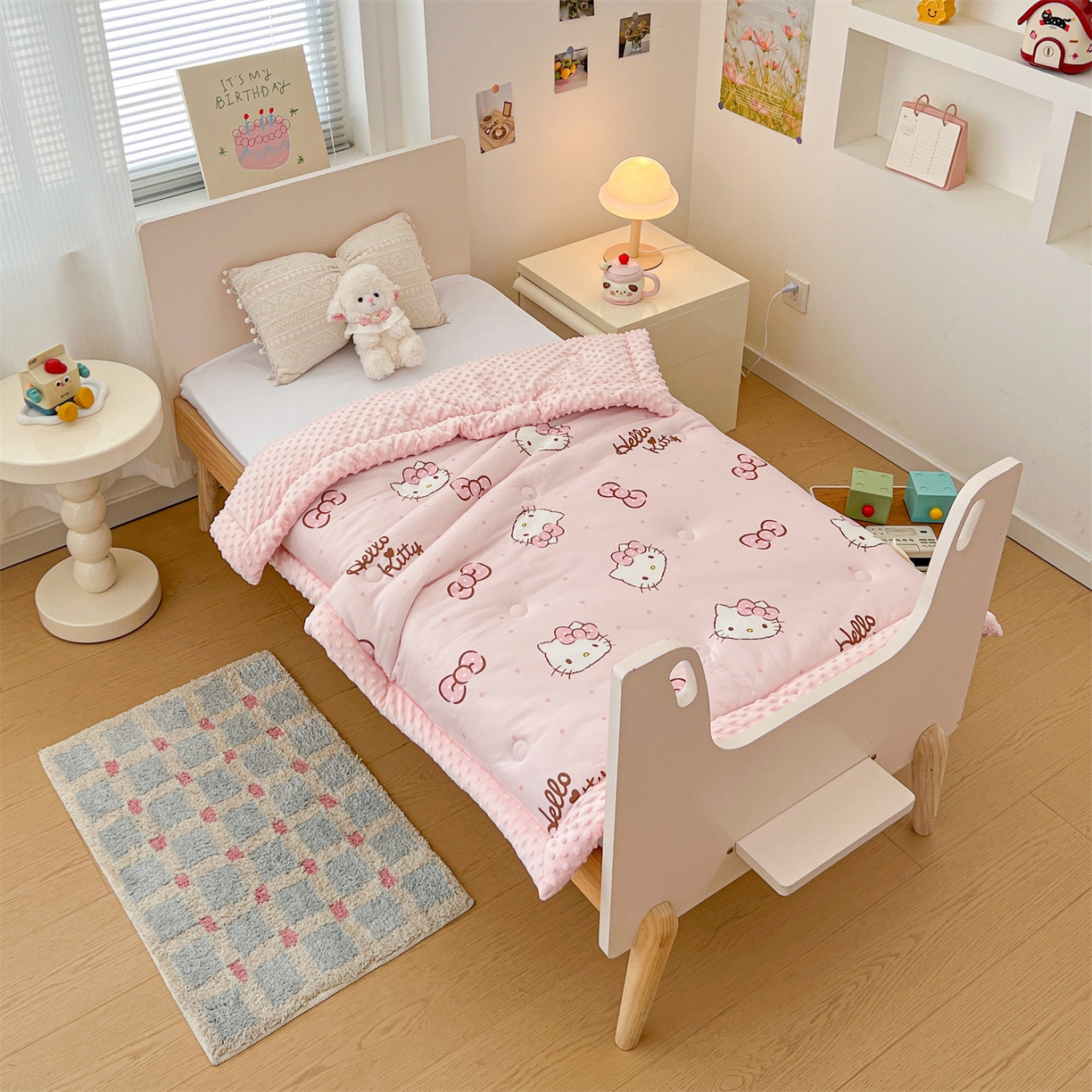 91家纺网 家纺一手货源 找家纺 名兮家居 2025秋冬新款母婴级经典奥特曼三丽鸥豆豆被 被子被芯 呆萌kt