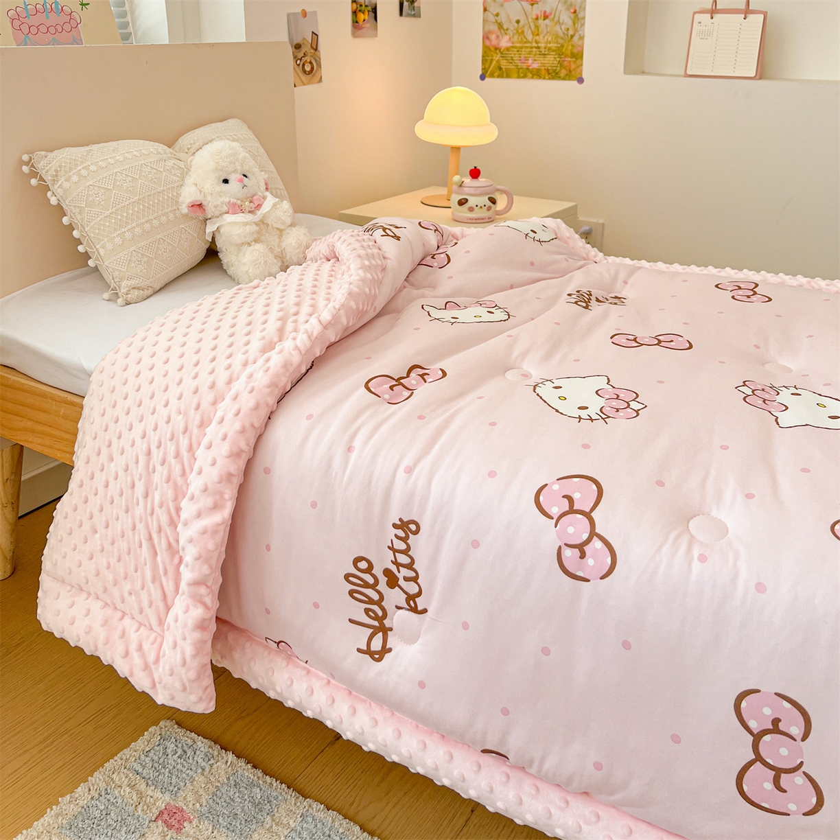 91家纺网 家纺一手货源 找家纺 名兮家居 2025秋冬新款母婴级经典奥特曼三丽鸥豆豆被 被子被芯 呆萌kt