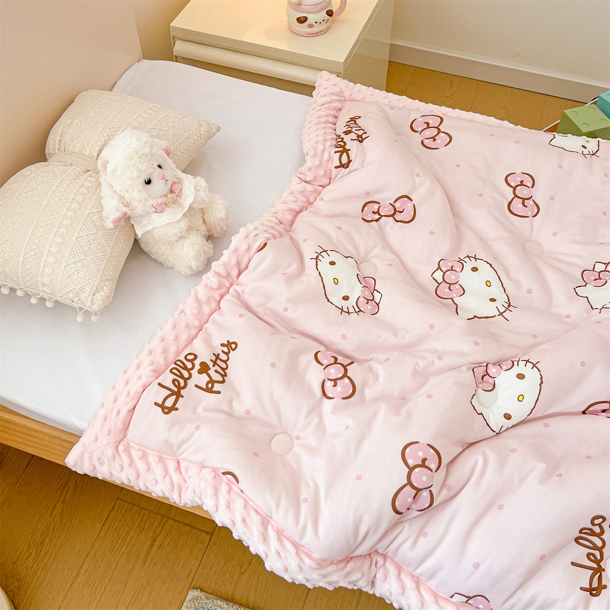 91家纺网 家纺一手货源 找家纺 名兮家居 2025秋冬新款母婴级经典奥特曼三丽鸥豆豆被 被子被芯 呆萌kt