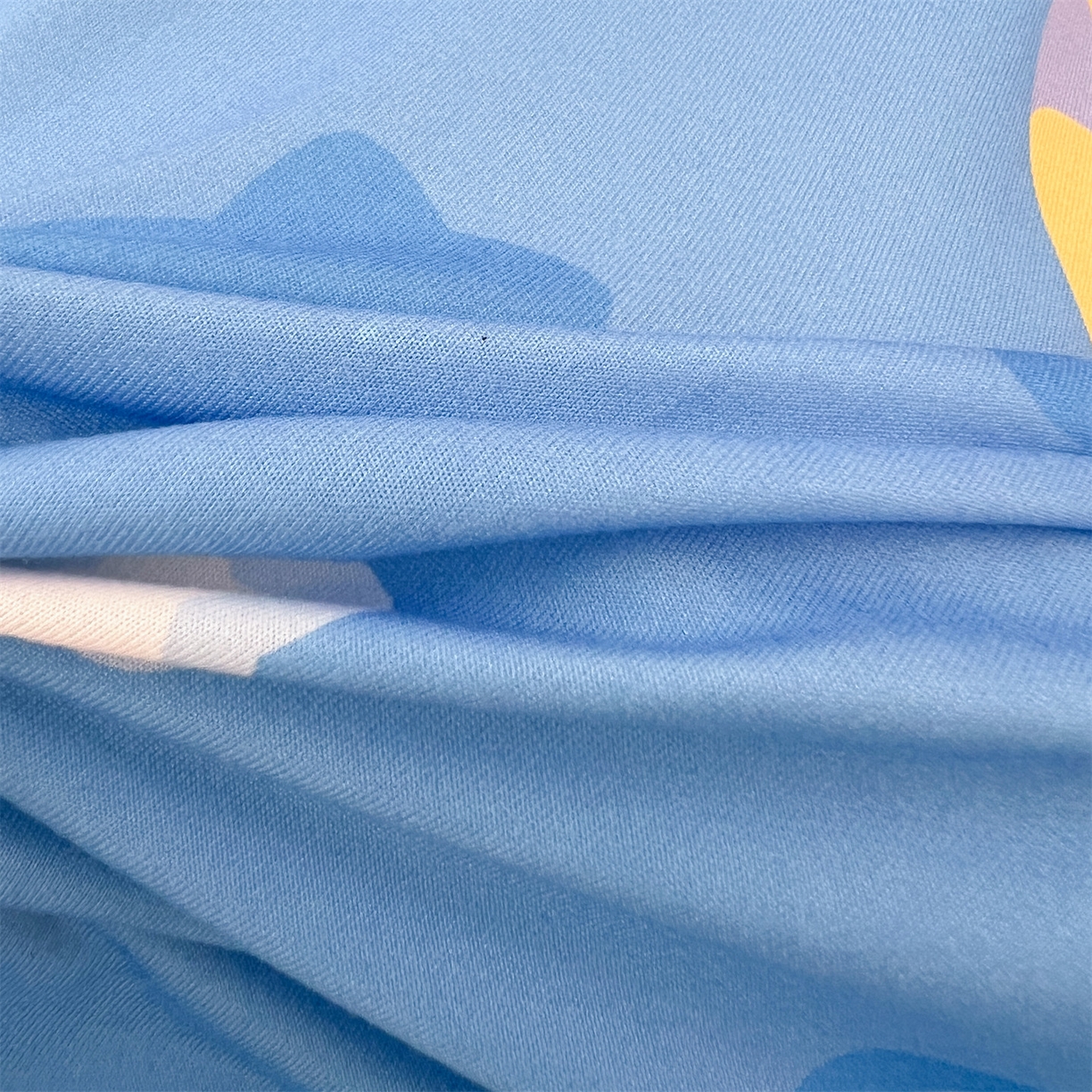 91家纺网 家纺一手货源 找家纺 名兮家居 2025秋冬新款母婴级经典奥特曼三丽鸥豆豆被 被子被芯 光线王子