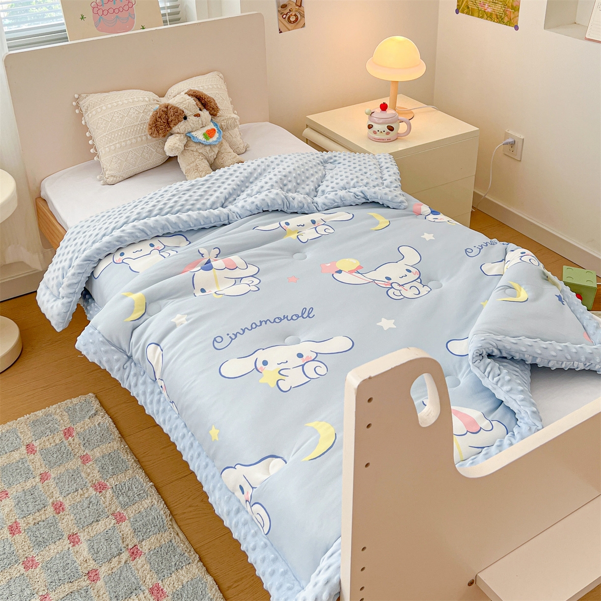 91家纺网 家纺一手货源 找家纺 名兮家居 2025秋冬新款母婴级经典奥特曼三丽鸥豆豆被 被子被芯 气球玉桂狗