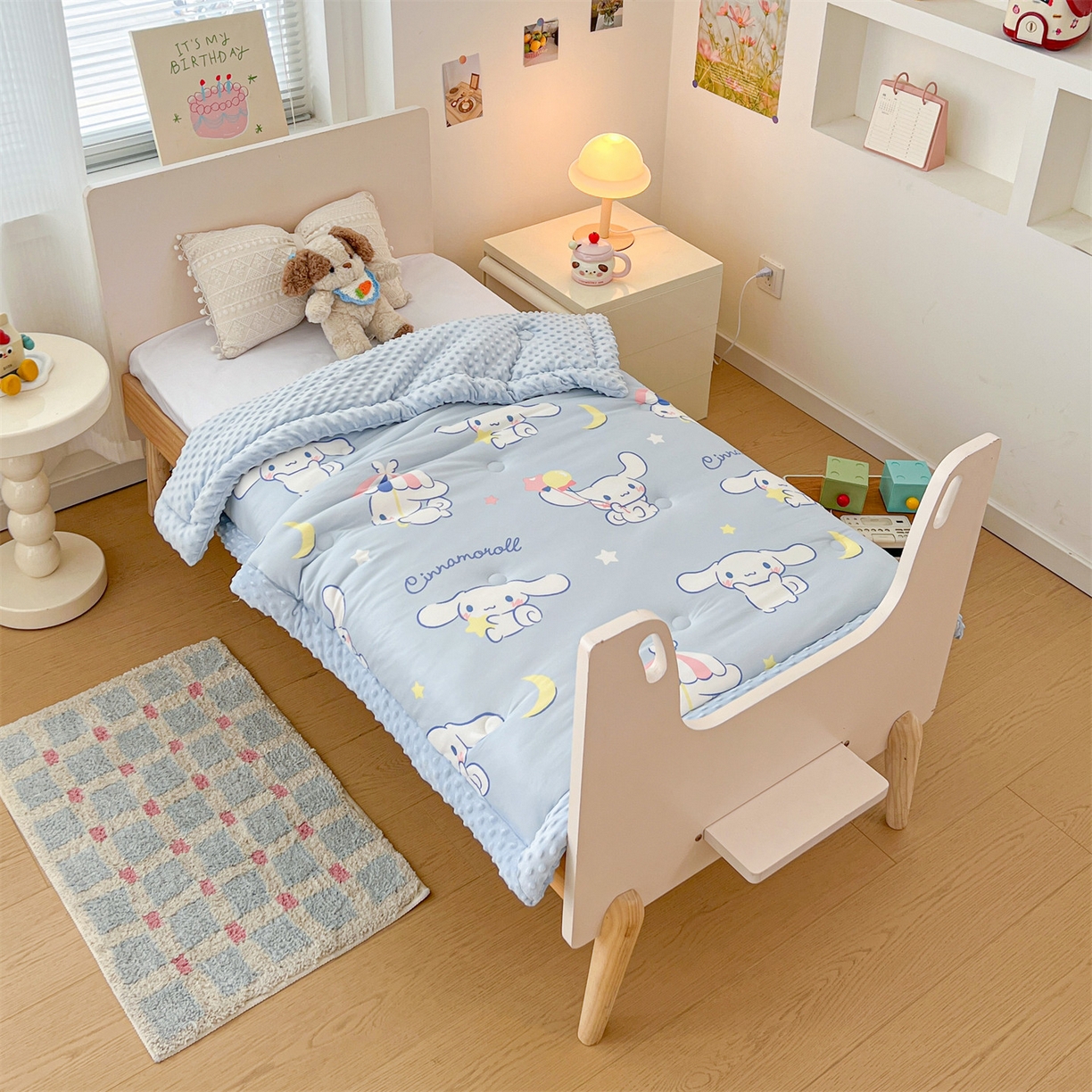 91家纺网 家纺一手货源 找家纺 名兮家居 2025秋冬新款母婴级经典奥特曼三丽鸥豆豆被 被子被芯 气球玉桂狗