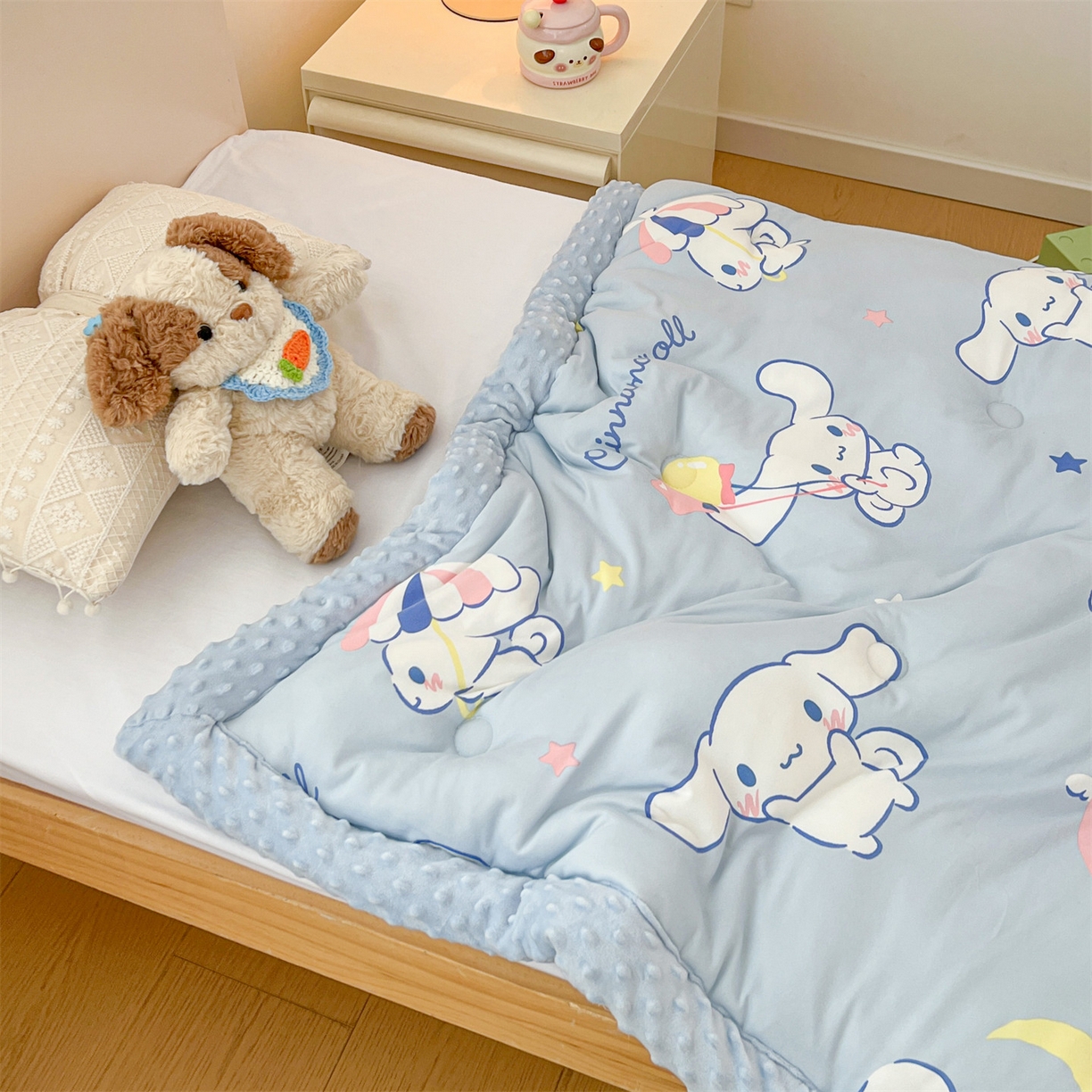 91家纺网 家纺一手货源 找家纺 名兮家居 2025秋冬新款母婴级经典奥特曼三丽鸥豆豆被 被子被芯 气球玉桂狗