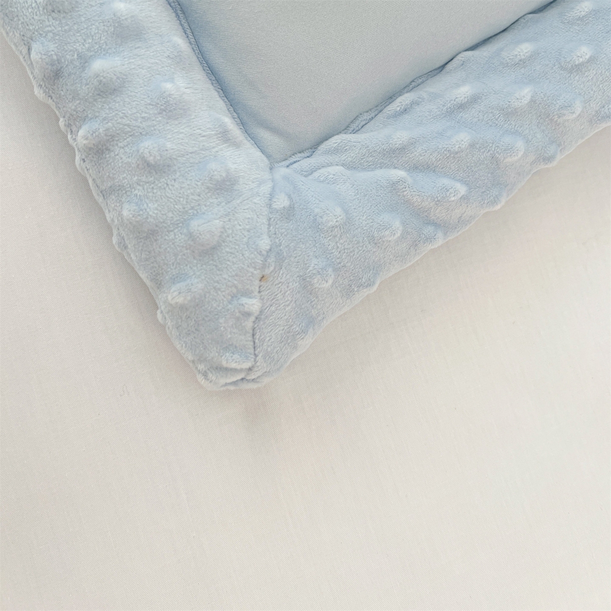 91家纺网 家纺一手货源 找家纺 名兮家居 2025秋冬新款母婴级经典奥特曼三丽鸥豆豆被 被子被芯 气球玉桂狗