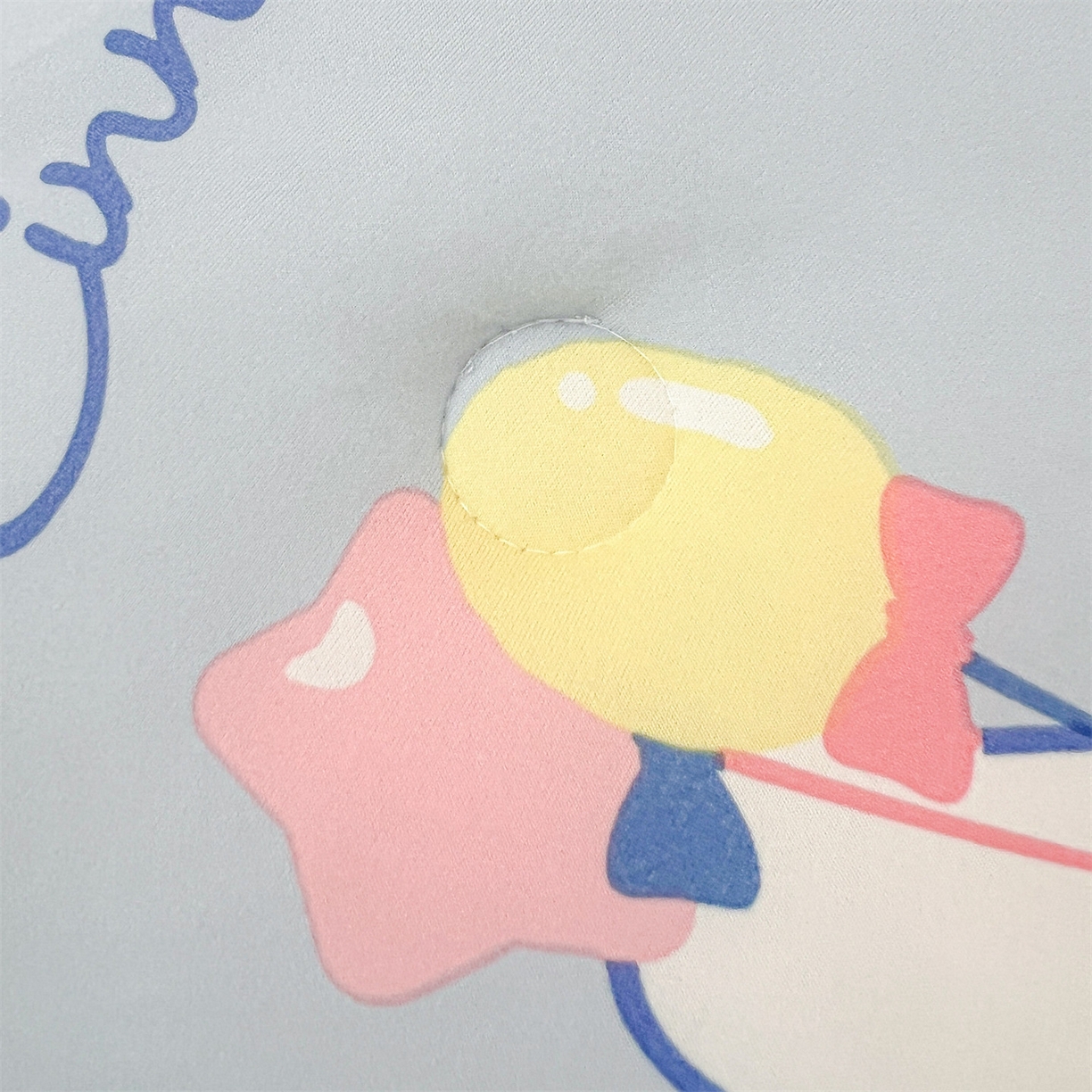 91家纺网 家纺一手货源 找家纺 名兮家居 2025秋冬新款母婴级经典奥特曼三丽鸥豆豆被 被子被芯 气球玉桂狗