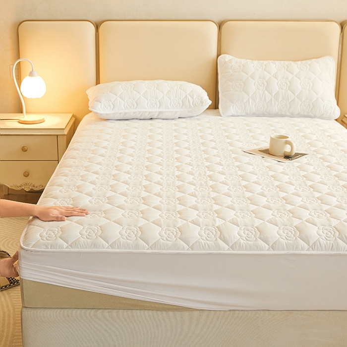 91家纺网 家纺一手货源 找家纺 小萌虎2025新款A类原棉大豆防水款夹棉床笠 方格花白