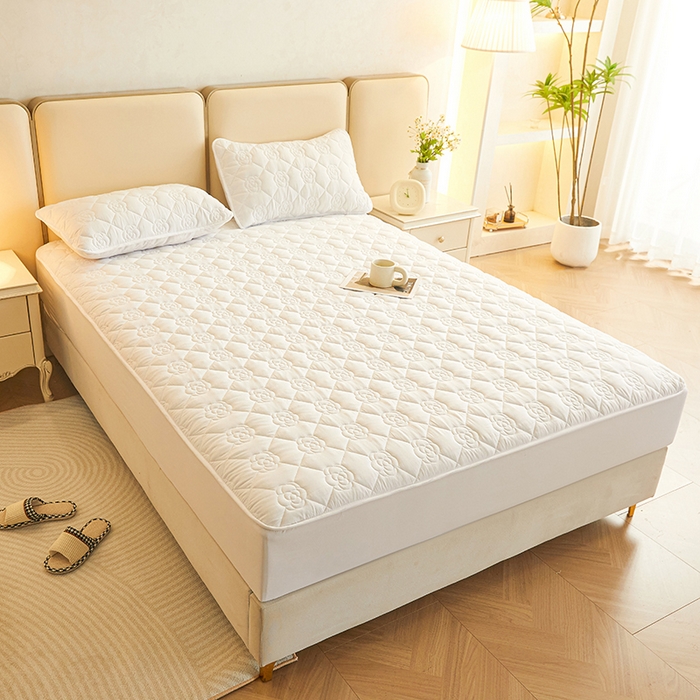 91家纺网 家纺一手货源 找家纺 小萌虎2025新款A类原棉大豆防水款夹棉床笠 方格花白