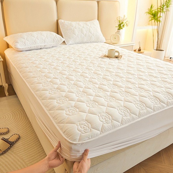 91家纺网 家纺一手货源 找家纺 小萌虎2025新款A类原棉大豆防水款夹棉床笠 方格花白