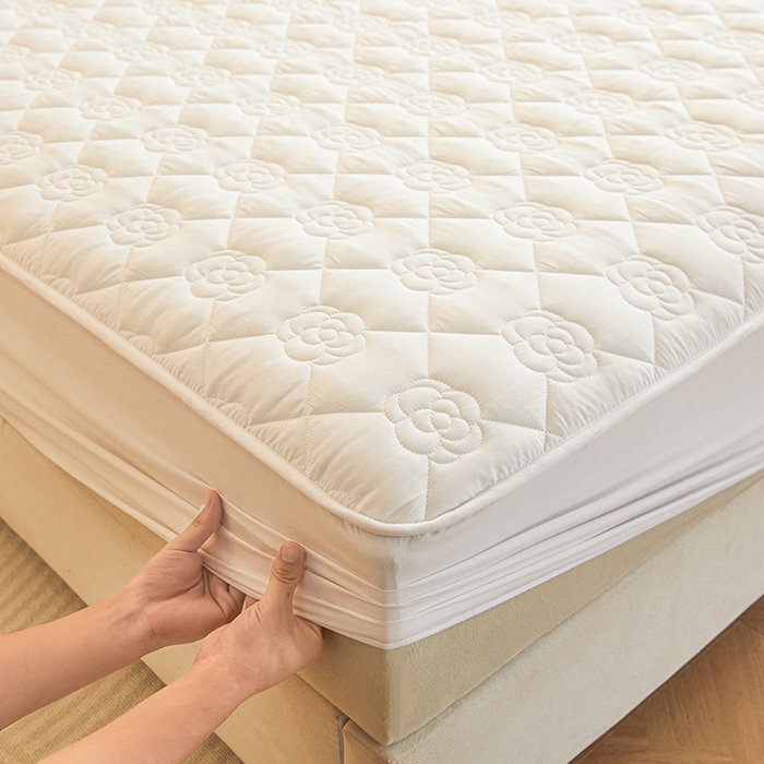 91家纺网 家纺一手货源 找家纺 小萌虎2025新款A类原棉大豆防水款夹棉床笠 方格花白