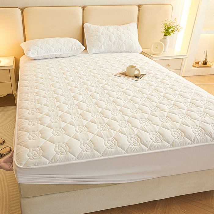 91家纺网 家纺一手货源 找家纺 小萌虎2025新款A类原棉大豆防水款夹棉床笠 方格花白