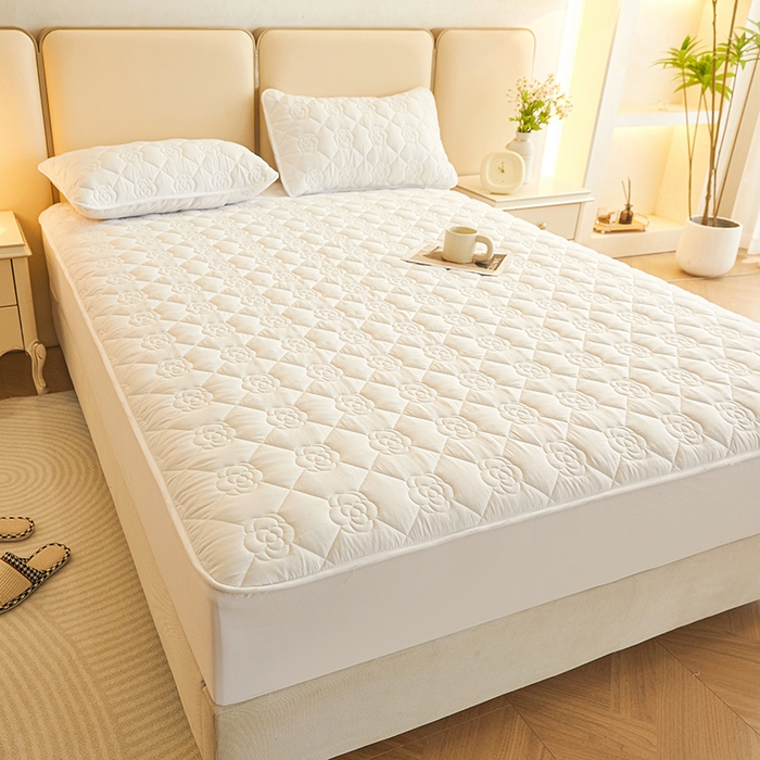 91家纺网 家纺一手货源 找家纺 小萌虎2025新款A类原棉大豆防水款夹棉床笠 方格花白