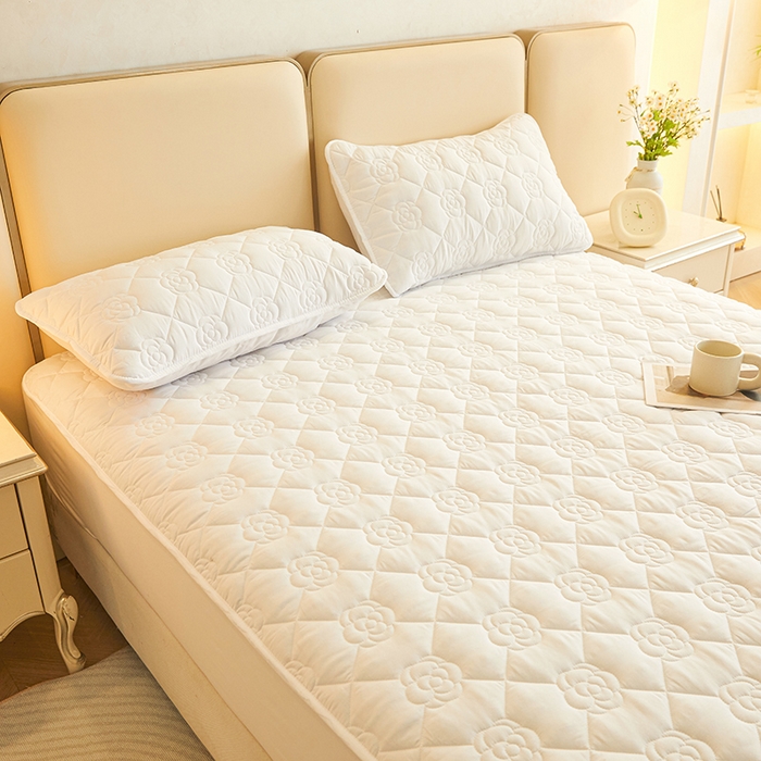 91家纺网 家纺一手货源 找家纺 小萌虎2025新款A类原棉大豆防水款夹棉床笠 方格花白